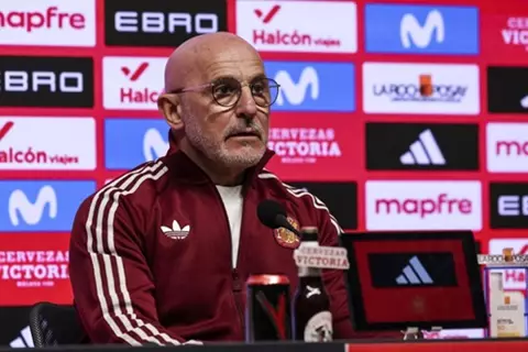 نملك أفضل خط وسط في العالم.. دي لا فوينتي يشعل قمة إسبانيا والبرتغال